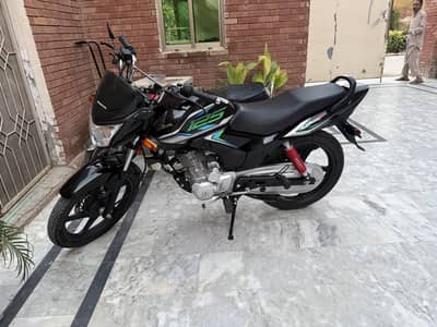 Honda CB 125F 2024