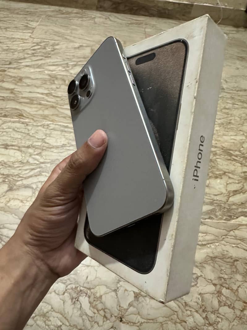 iPhone 15 pro max 0