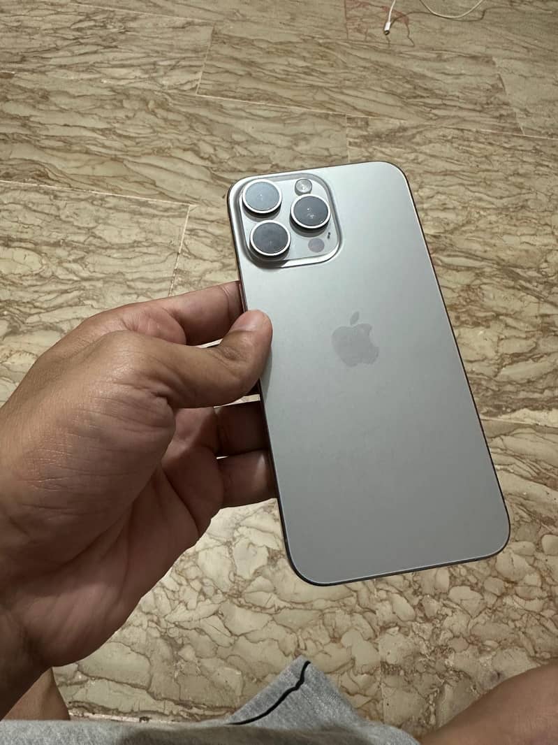 iPhone 15 pro max 5