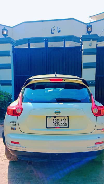 Nissan juke car