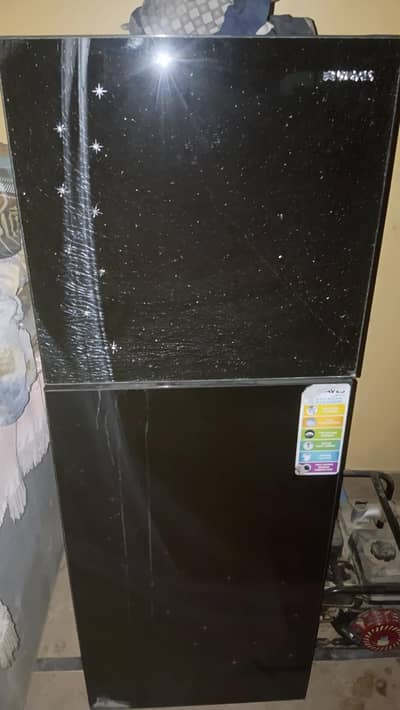 acha refrigerator he used me he new Lia he isliya ab istymal nai kry