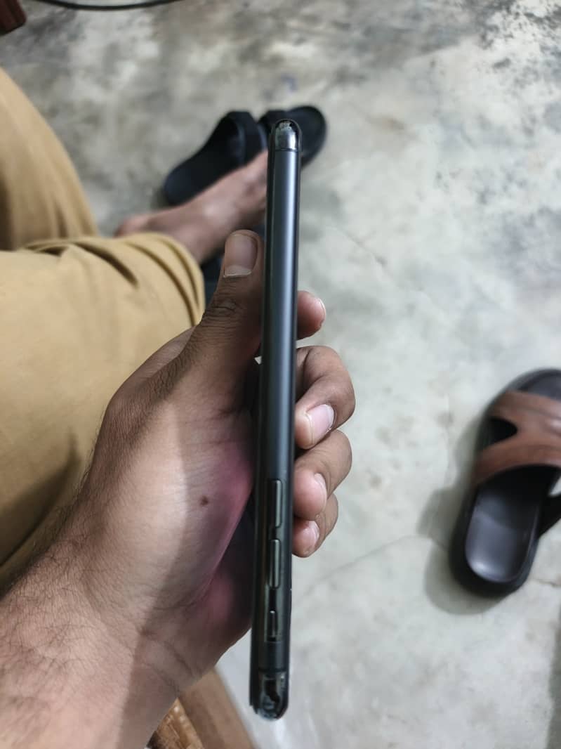 Iphone 11 pro max 4