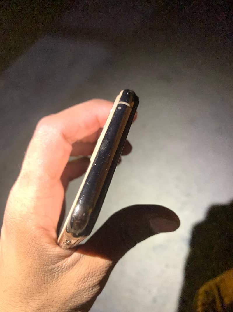 iPhone 11pro pta 4