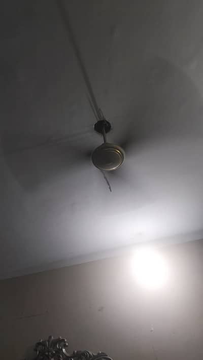4 Ceiling fan