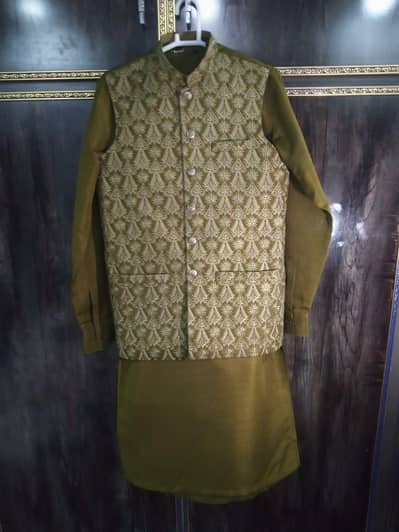 Traditional Men’s Suit – Kurta Shalwar with Waistcoat | Premium Look