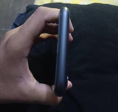 iphone 11 condition 10/10 with charger and two pauches