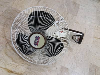 wall bracket Fan very good condition
