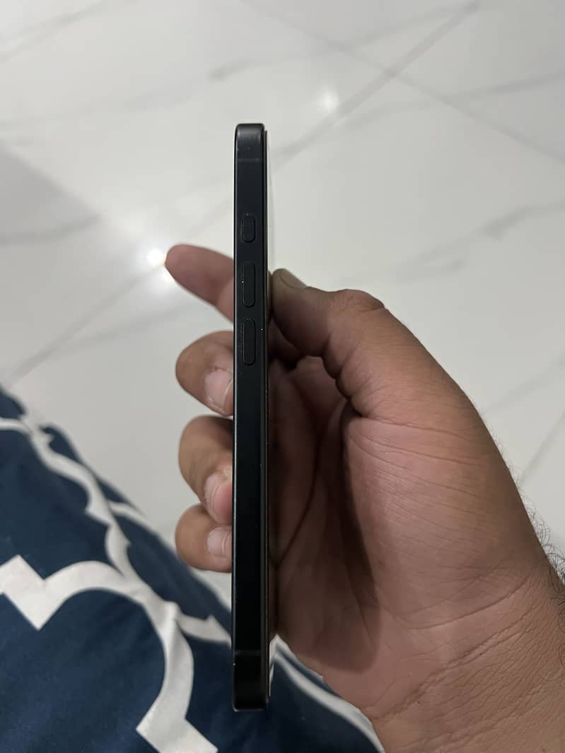 IPhone 16 JV 4