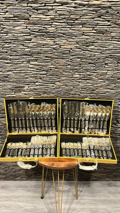 2 Kitchen cutlery sets