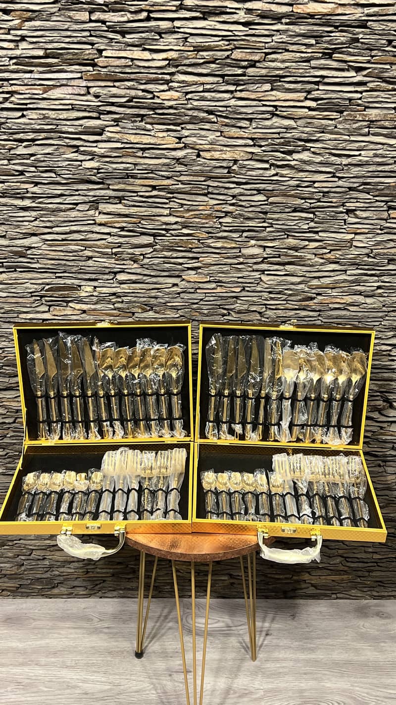 2 Kitchen cutlery sets 0