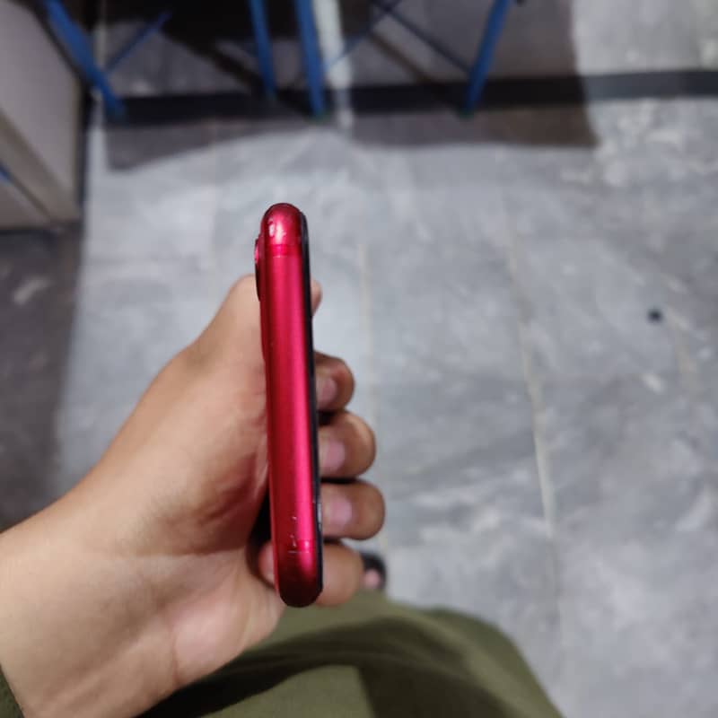 iPhone 11 4