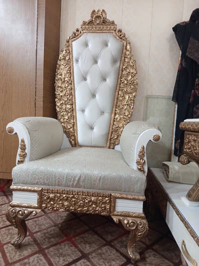 royal room table and chair