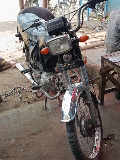 Super Star 70 in good condition 1st owner sealed engine urgent sale