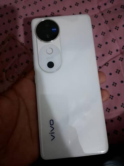 Vivo V40 (12GB RAM / 256GB) – Excellent Condition – Urgent Sale