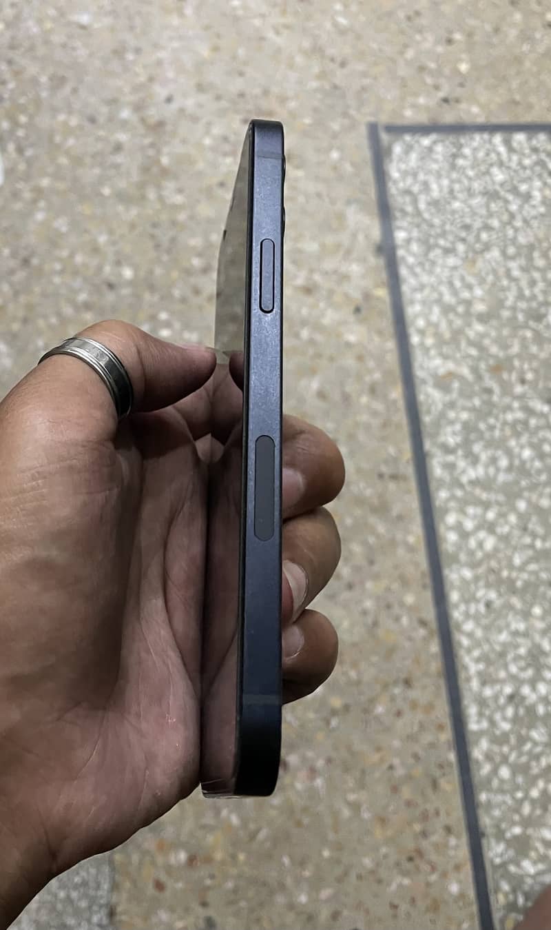 Apple iPhone 12 1