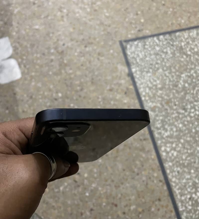 Apple iPhone 12 4