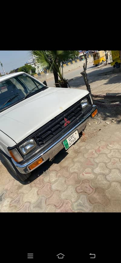 Mitsubishi L200 model 1990