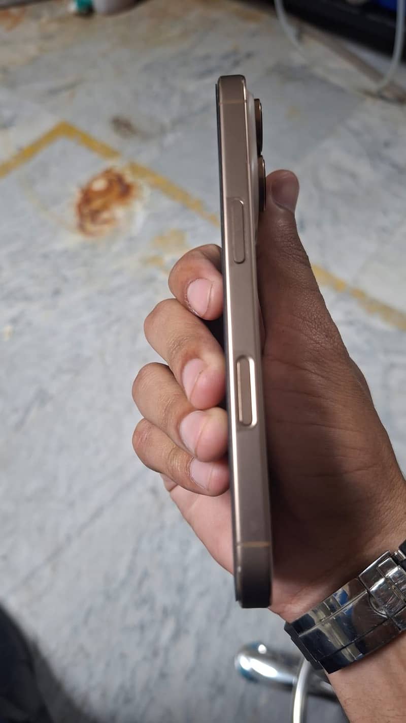 Iphone 16 pro 5