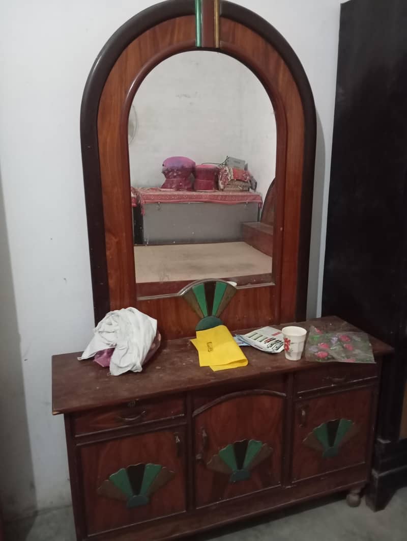 Double bed, Dressing 1