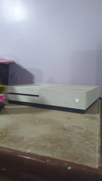 xbox one s 1tb good condition with 6 games RDR 2