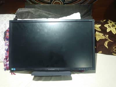 Samsung 24" LCD