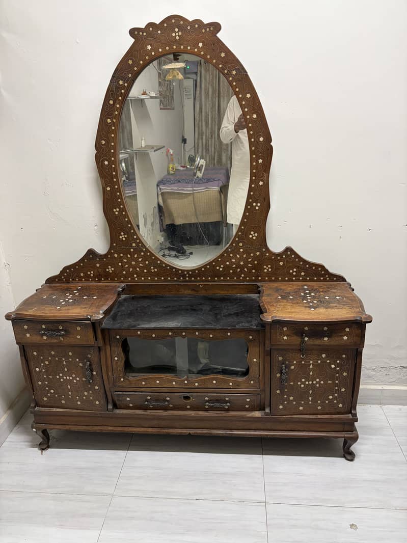 Dressing Table 0