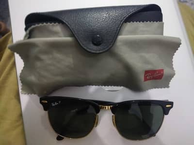 Ray-Ban Clubmaster RB3016F sunglasses in black with polarized lenses.