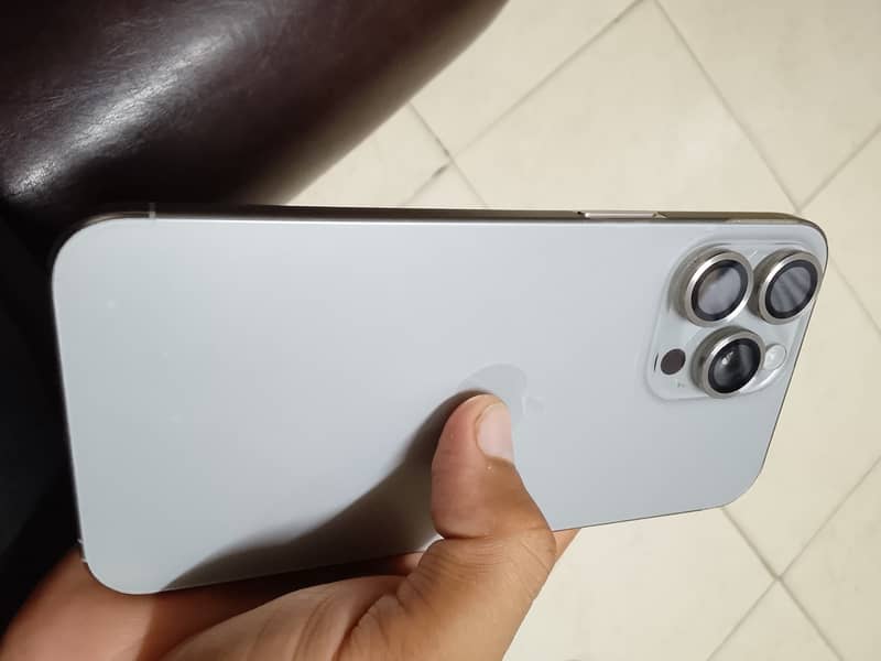 IPhone 15 Pro Max 3