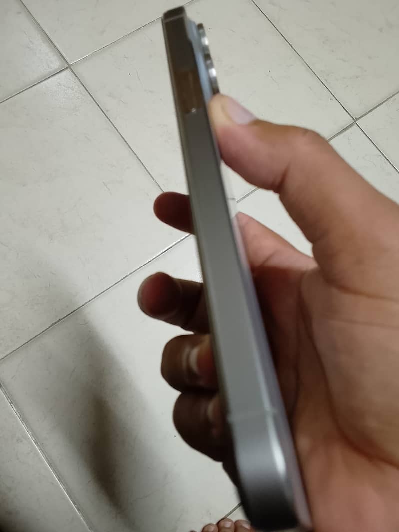 IPhone 15 Pro Max 4