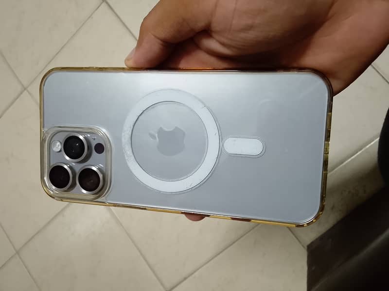 IPhone 15 Pro Max 12