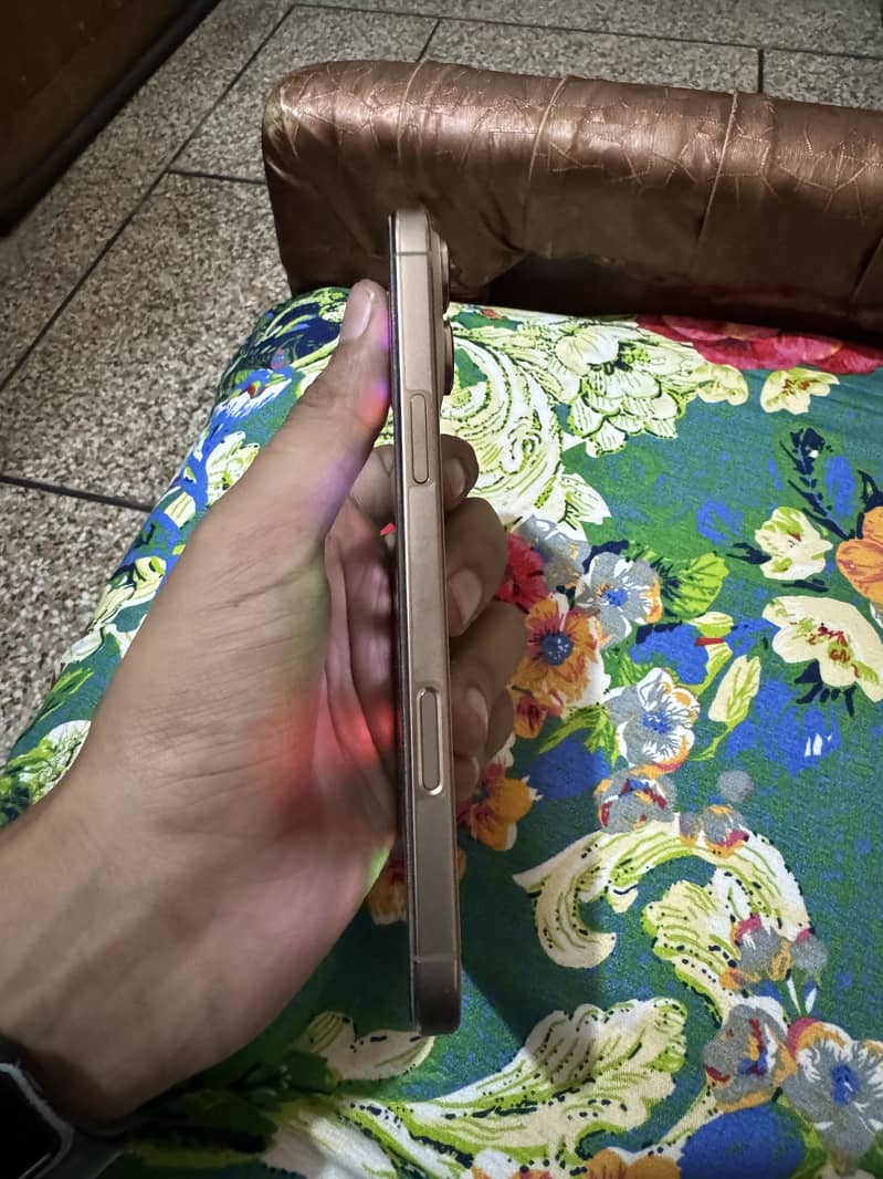 Iphone 16 pro max 3