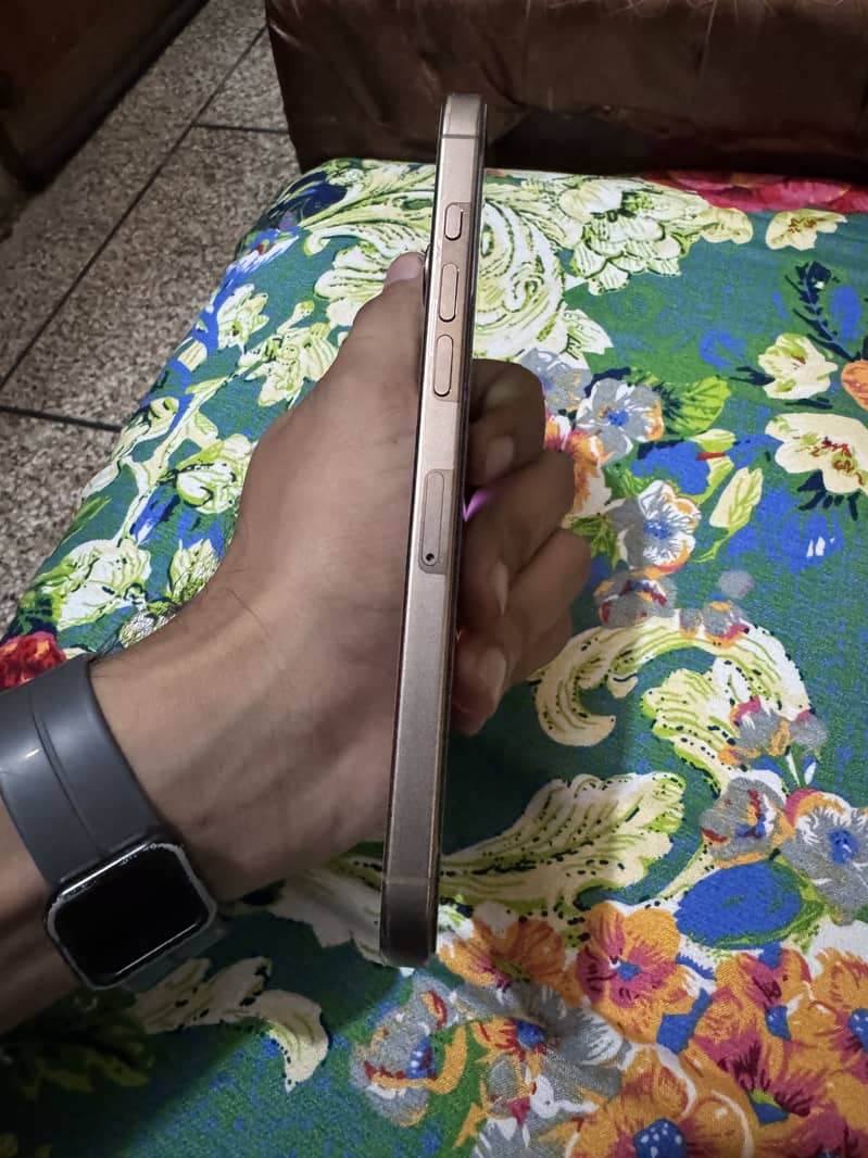 Iphone 16 pro max 4