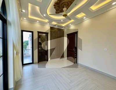 Spacious 8 Marla Upper Portion for Rent in Umer Block Bahria Town Lahore Prime Location Comfortable Family Living