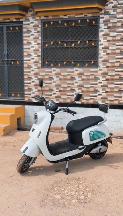 YJ FUTURE TWISTER SCOOTY