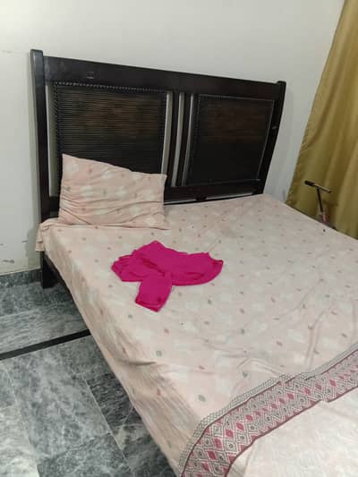 Bed and dressing without matress is for sale