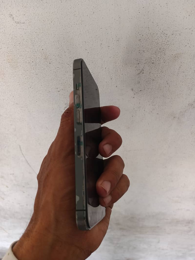 Apple iPhone 13 pro 2