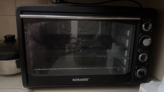 Sonashi Baking and Grilling Oven in Good Condition