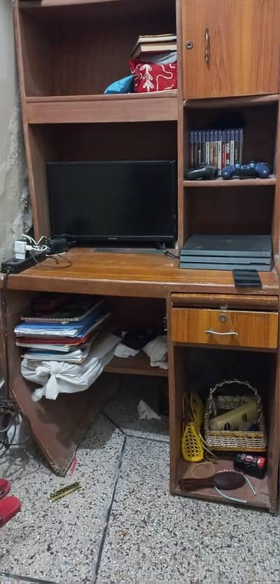 wooden computer table