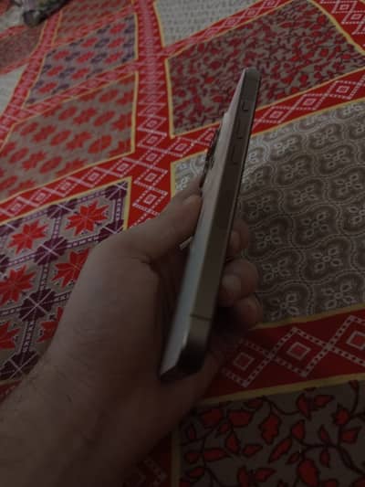 iPhone 16 pro jv