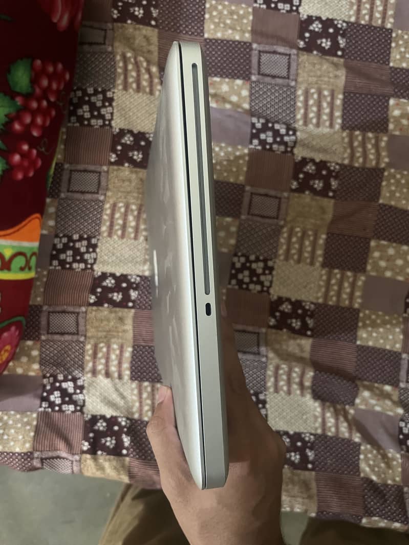 Macbook pro 2012 russian model 1