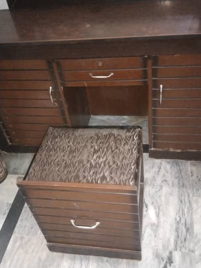 Dressing table