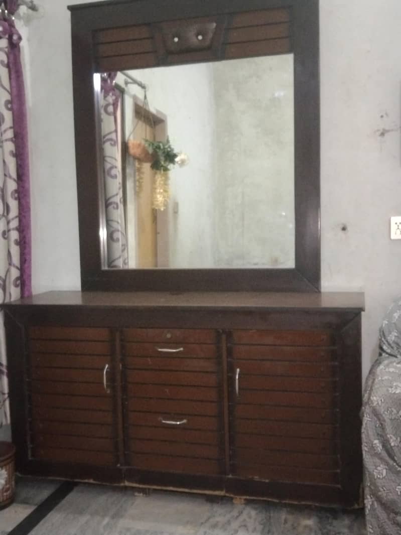 Dressing table 4