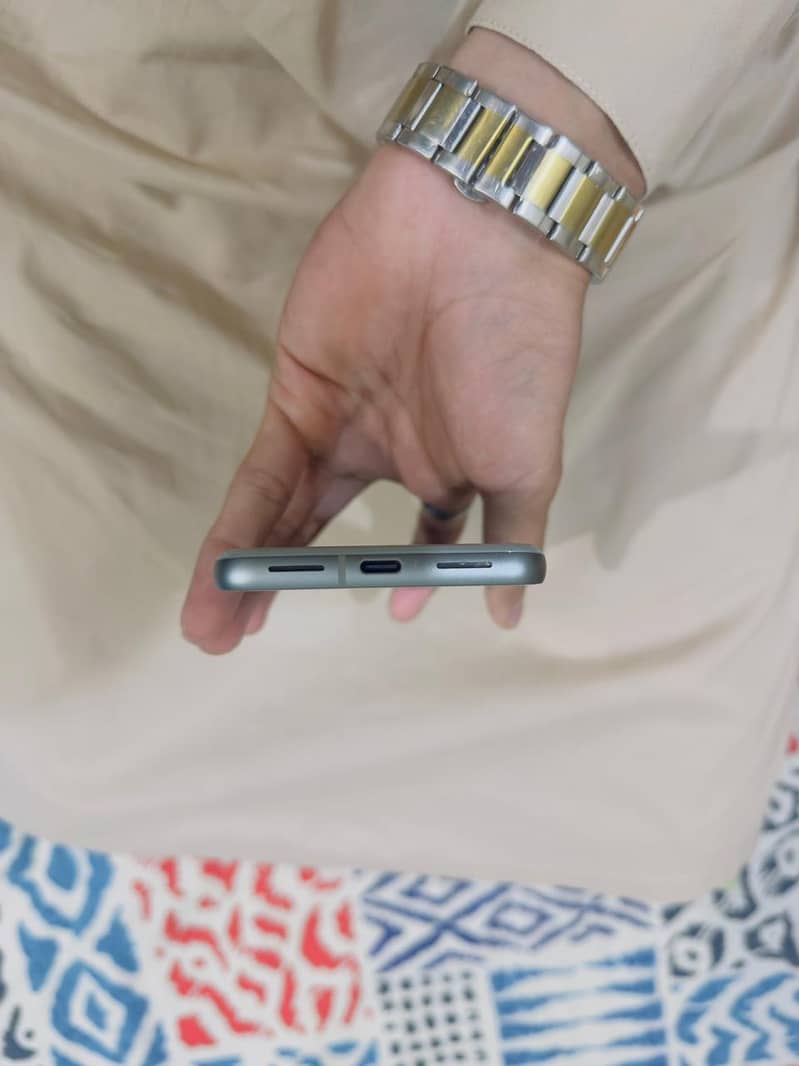 Google Pixel 8 5
