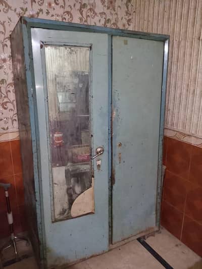 Used Almari (Wardrobe) for sale-achi condition