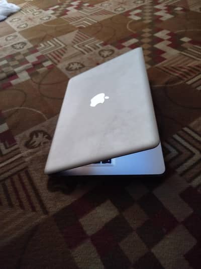MACBOOK PRO