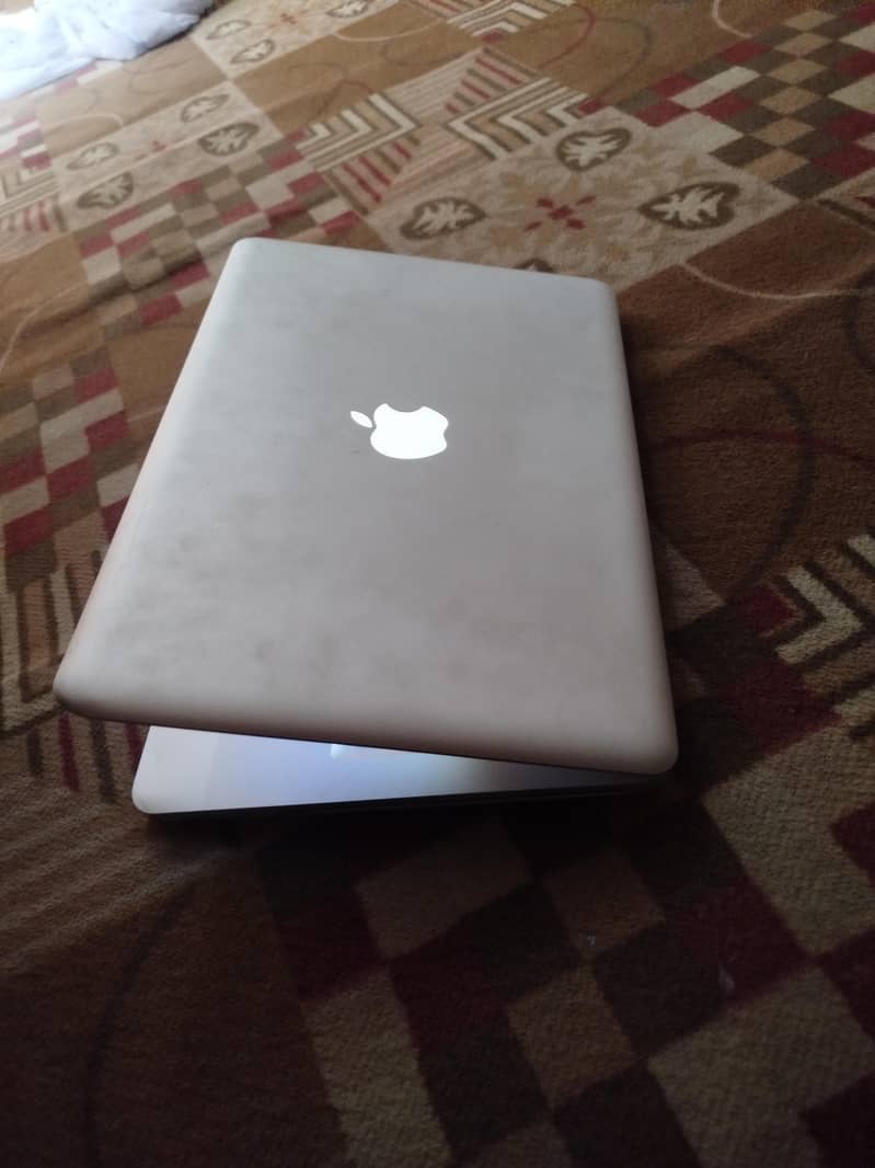 MACBOOK PRO 1