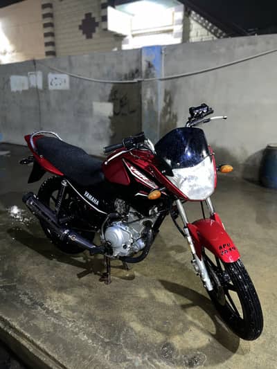 YBR 125 2022 red color
