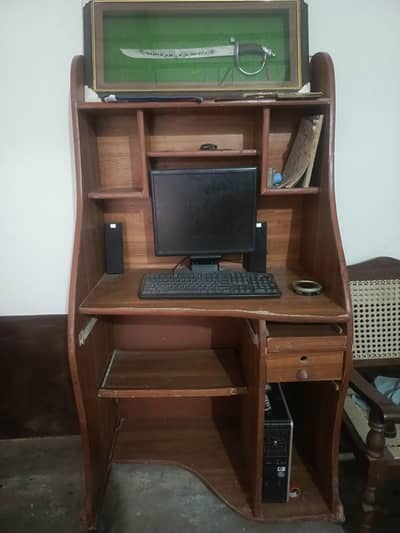 Computer table
