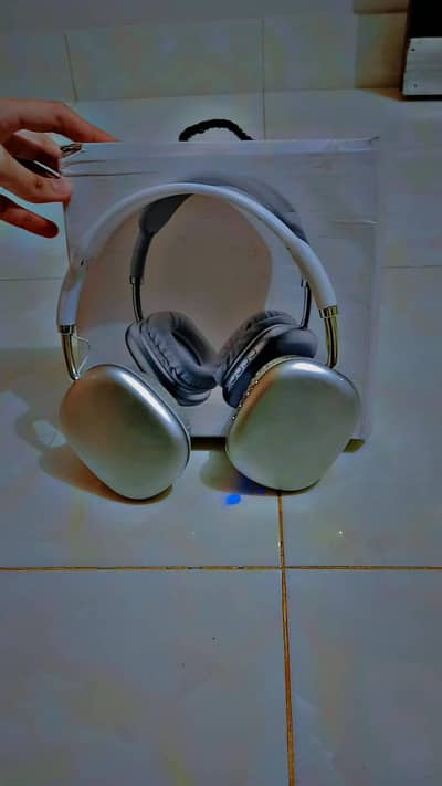 P9 wireless headphones