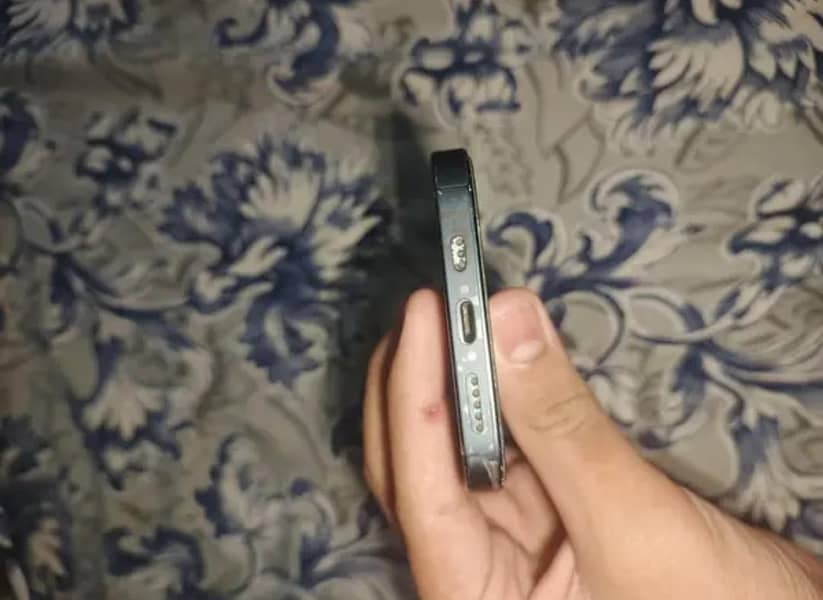 Iphone 13 4